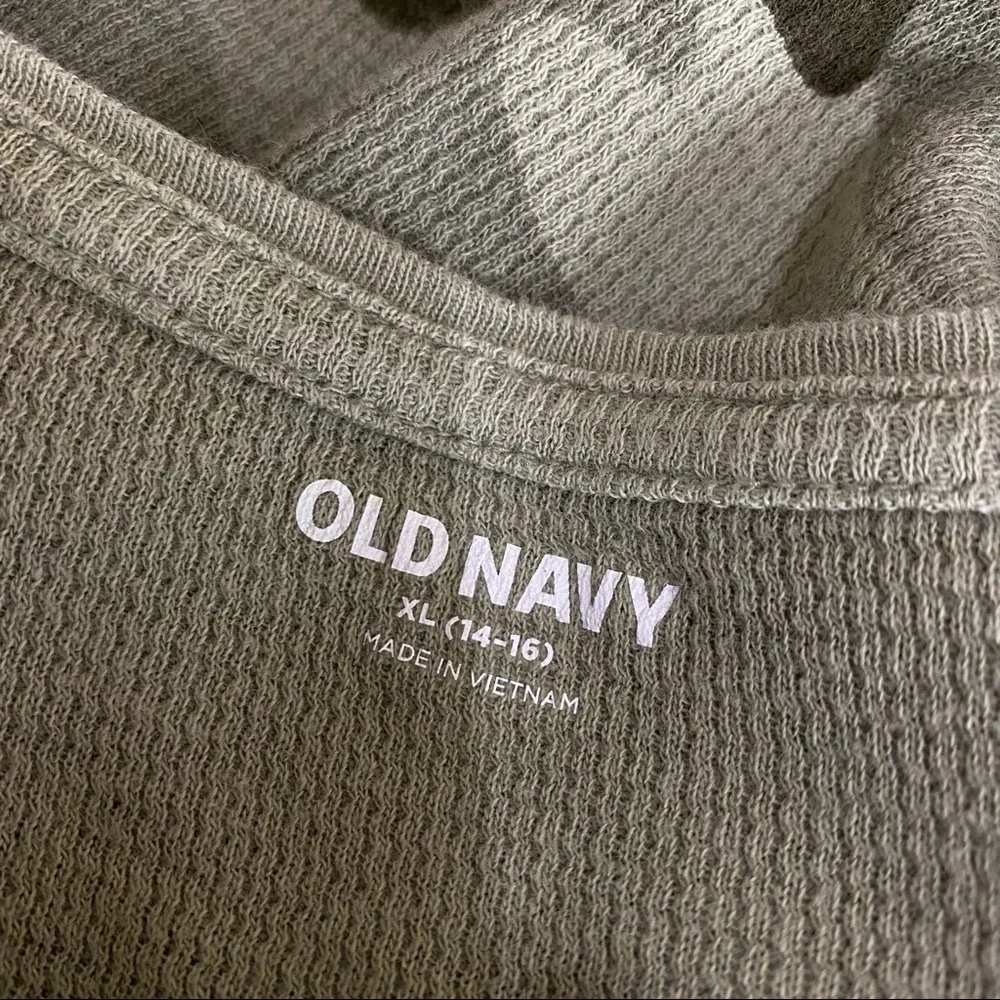 Old Navy chest 32