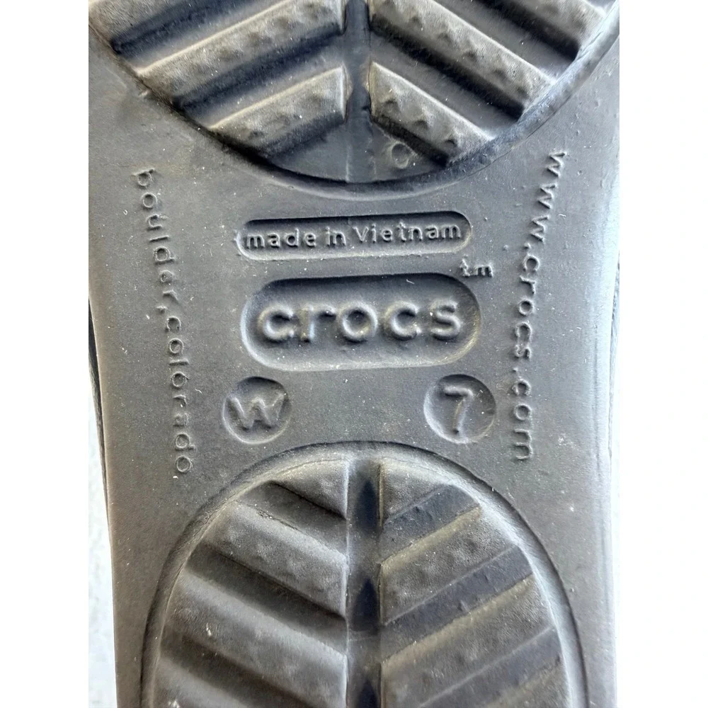 Crocs Sanrah Embellished Medallion Wedge Sandals Black Women's Size 7 W7
