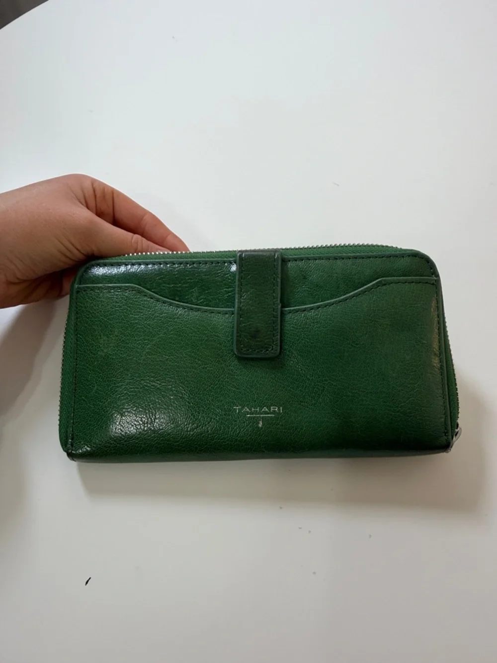 Tahari closure zip