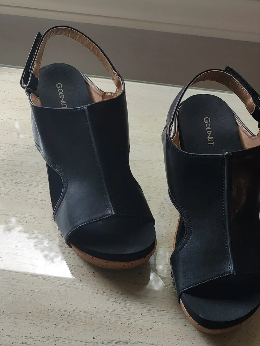 N/A comfortable black