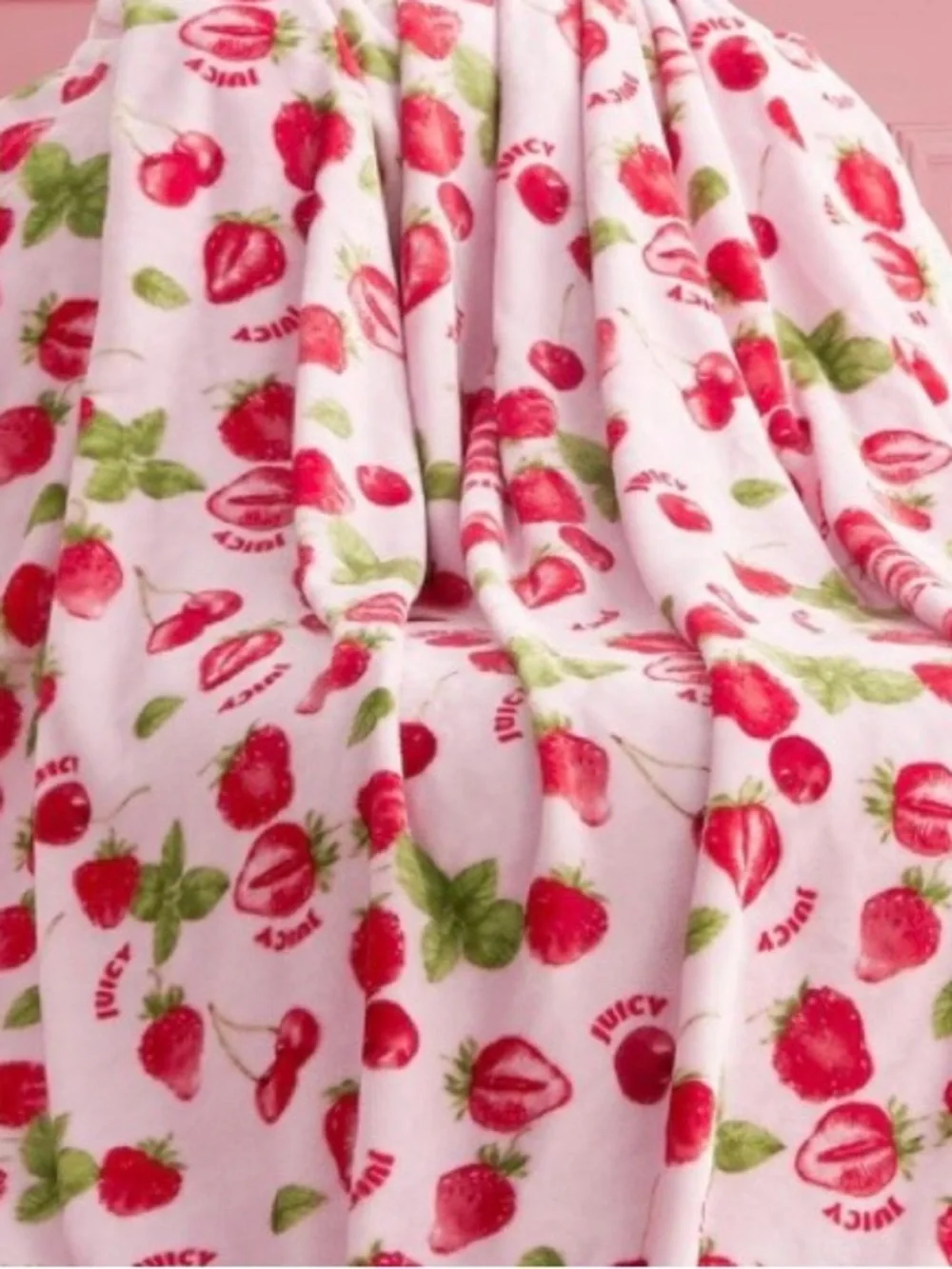 Juicy couture plush strawberry throw plush blanket NWT 50 x 70 nwt