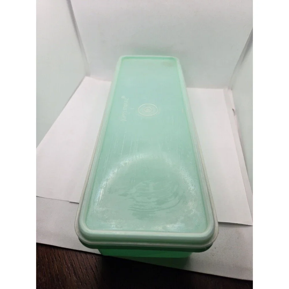 Tupperware vintage celery
