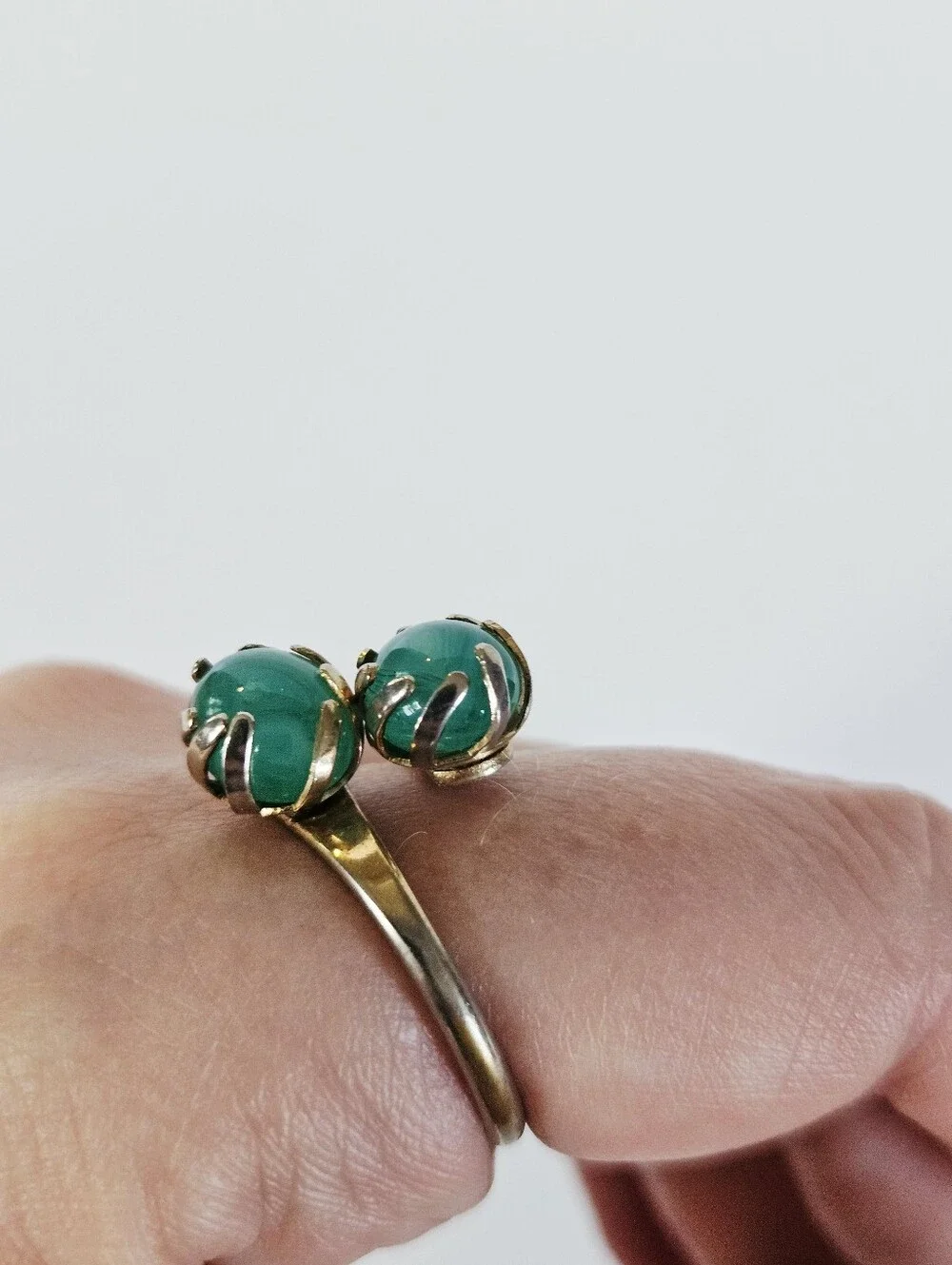Sarah Coventry Vintage 1962 Gay Pretenders Round Green Glass Jade Cabochon Ring