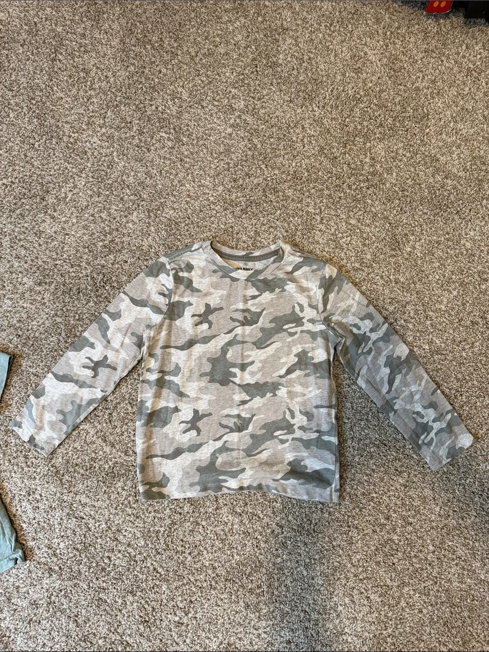 Old Navy/GAP Kids Sage Henley Tee & Camo Long Sleeve Top (2-Pack) size 6-7