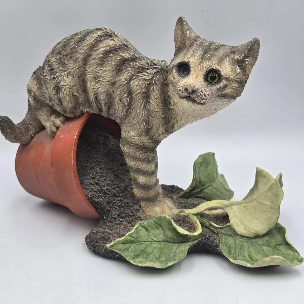 XL VTG United Design Tabby Cat & Planter Statue CC547 Oops Classic Critter 12x8