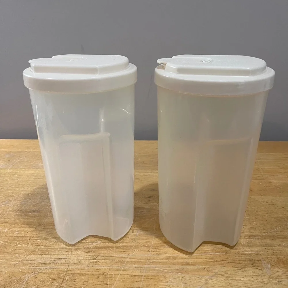 Vtg Rubbermaid 2 Qt Servin Saver Set of 2 Almond Flip Top T-Shape‎ Easy Grip
