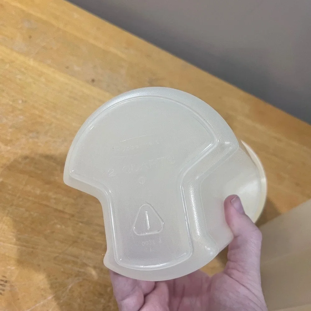 Rubbermaid quart servin
