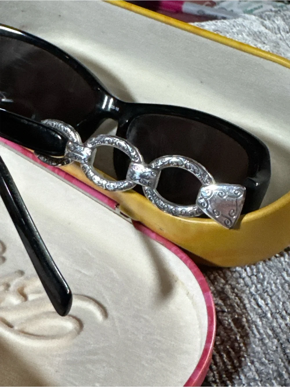 Vintage Retired Brighton “Metropolitan Link”Black Sunglasses w/Dark Lenses & Tin