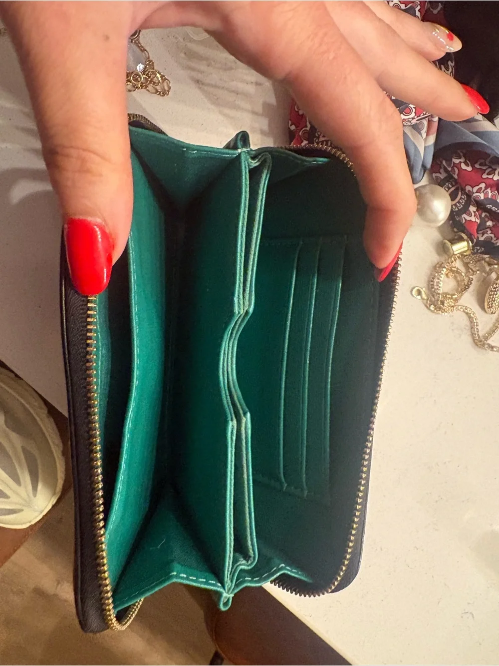 Fossil compact zip