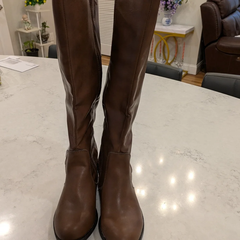 Women's Size 7 Boots