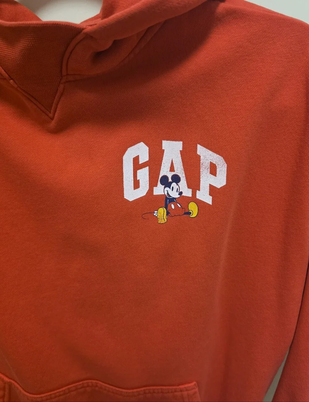 GAP bright red