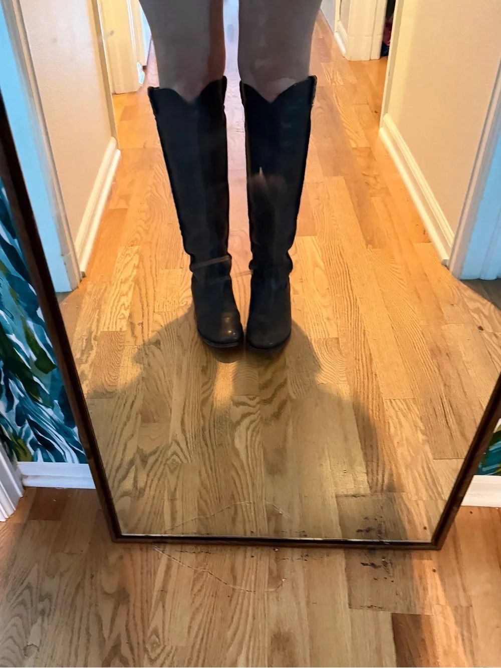 Frye cara riding