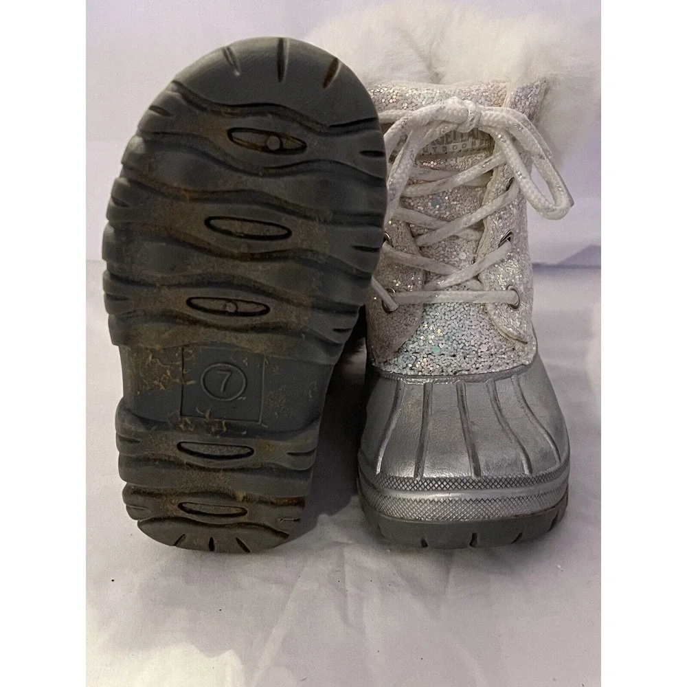 Magellan Outdoors Duck‎ Boots Girls Size 7 Silver w/ Fur Trim Winter Snow