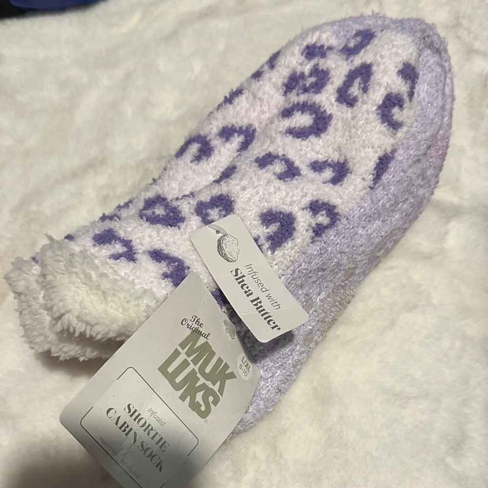 NWT Muk Luks Purple and White Shortie Cabin Socks Size L/XL