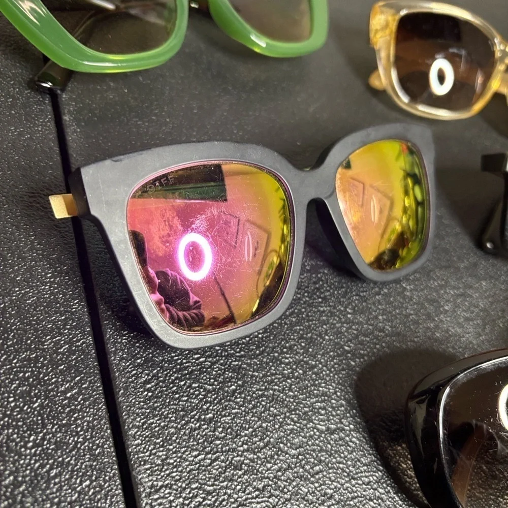 Oscar de la Renta bundle sunglasses