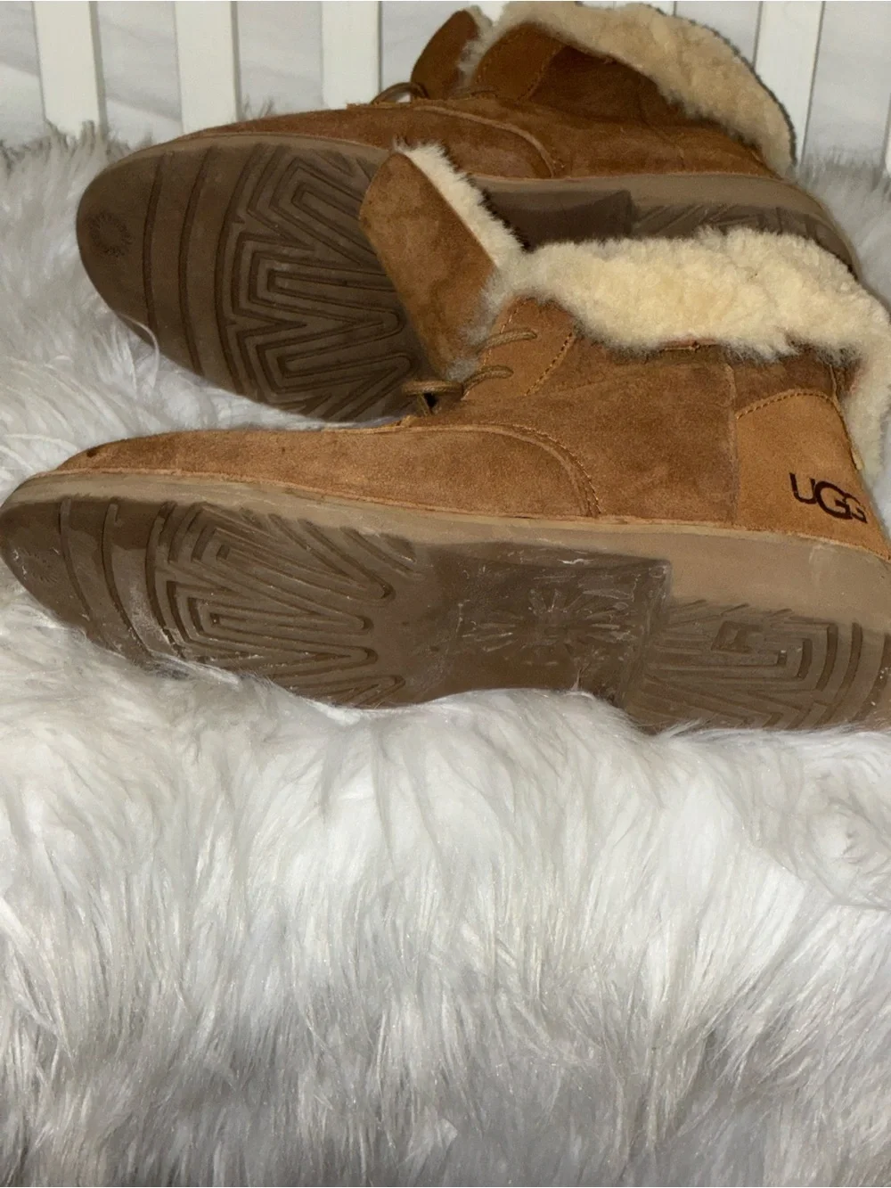 UGG Women’s Quincy Leather And Sheepskin Lace Up Boots Tan Size 6.5