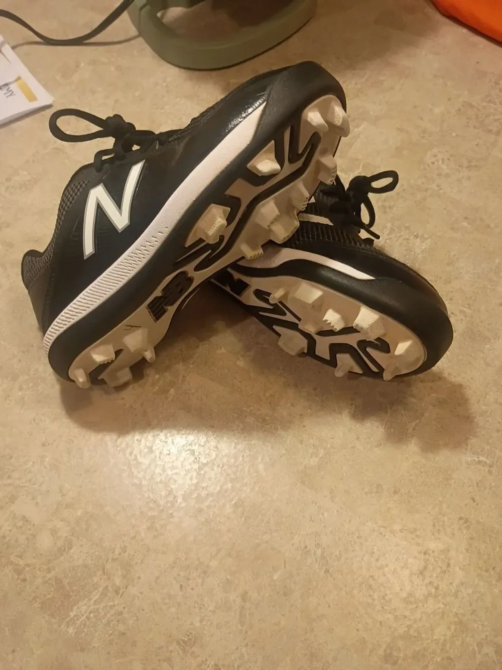 New Balance J4040Bk4 Boys Size 3 Cleats White Black NB