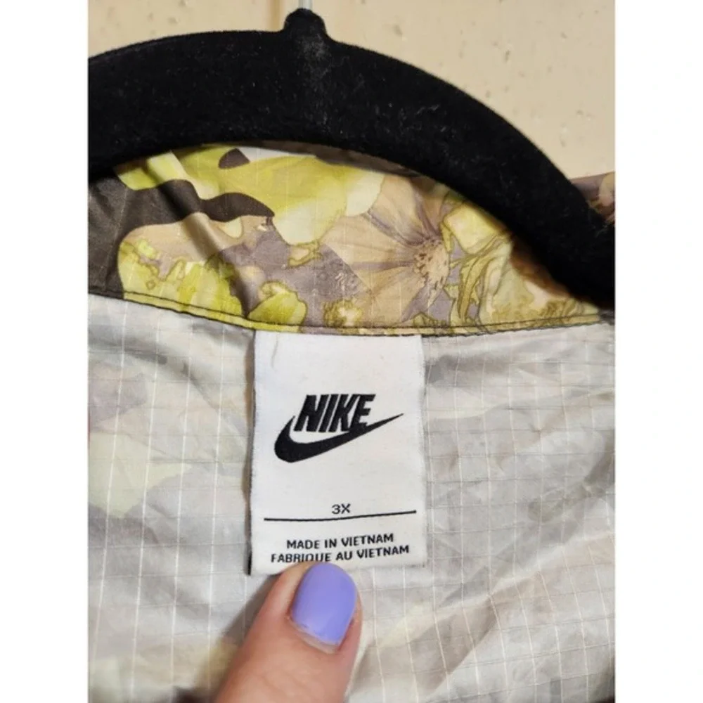 Nike women multicolor