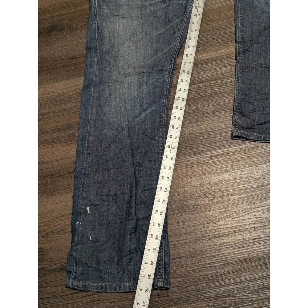 Levis minor white