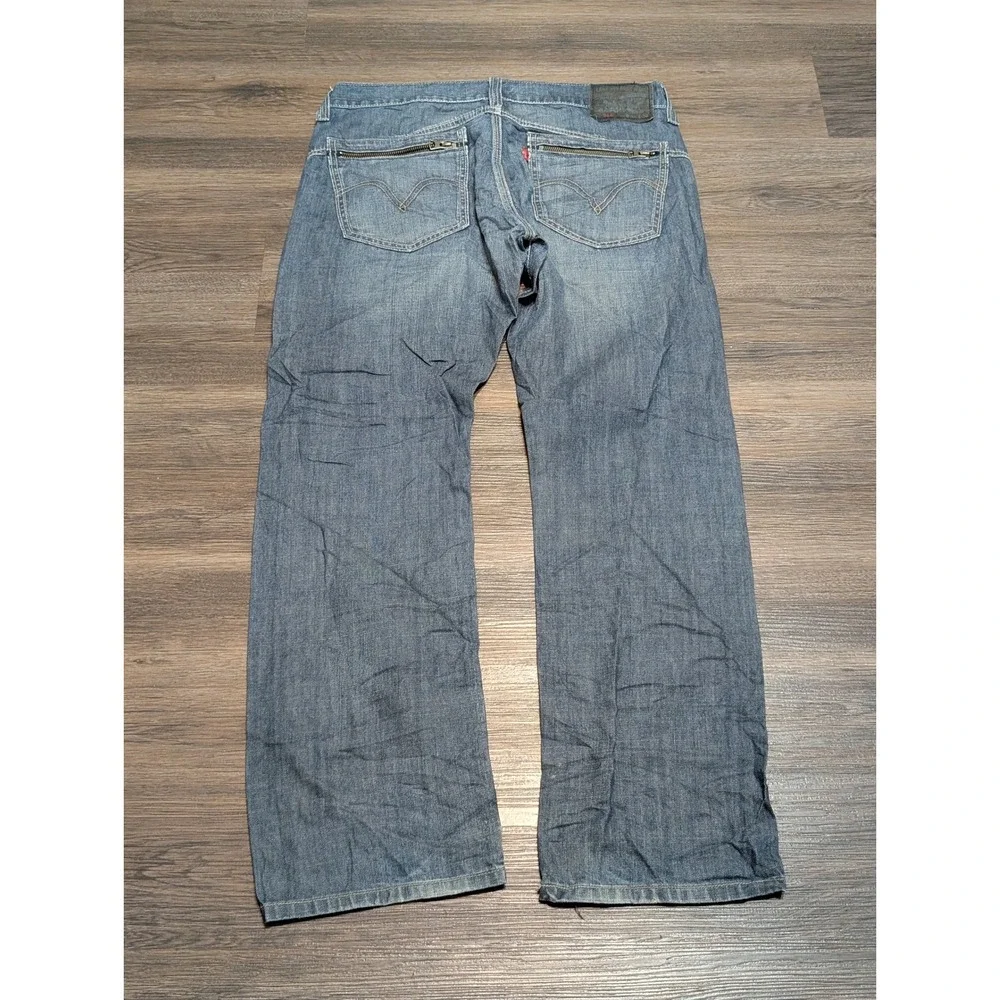 Levis minor white