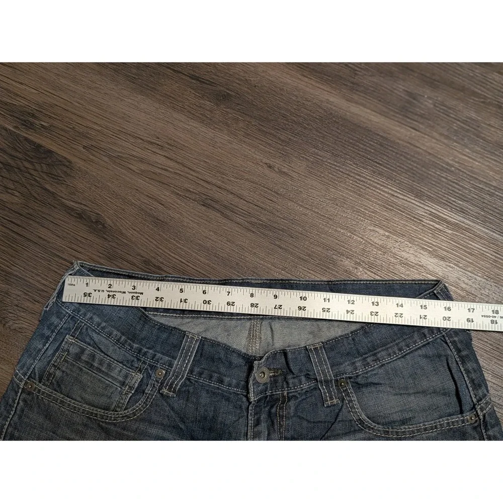 Levis minor white