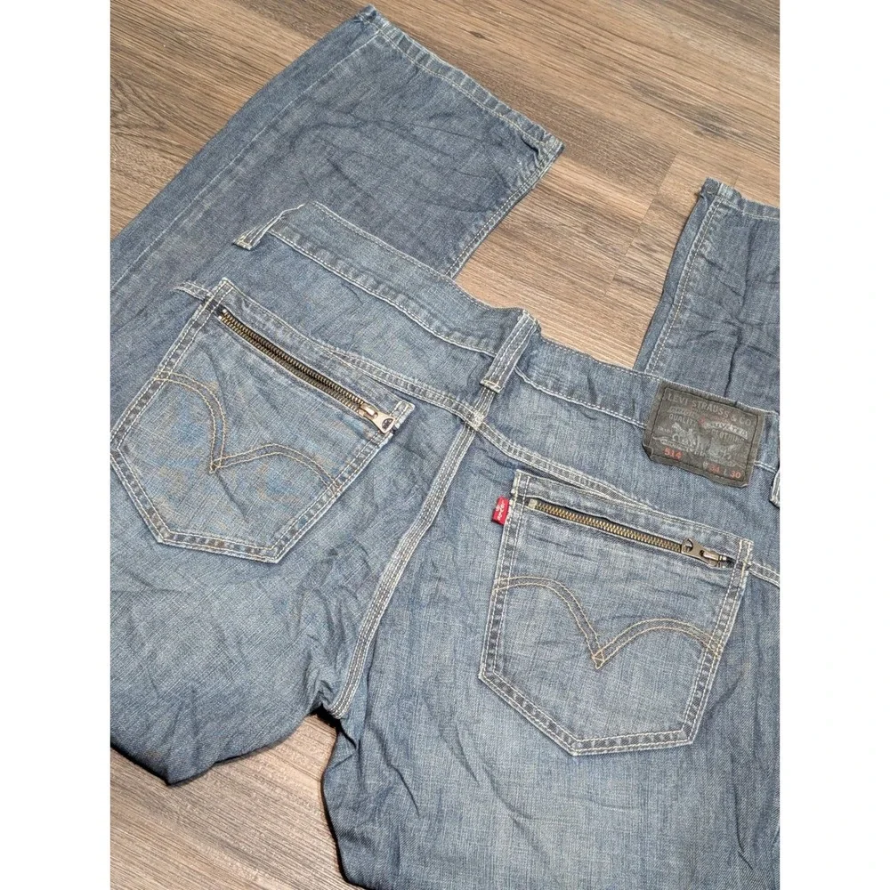 Levis minor white