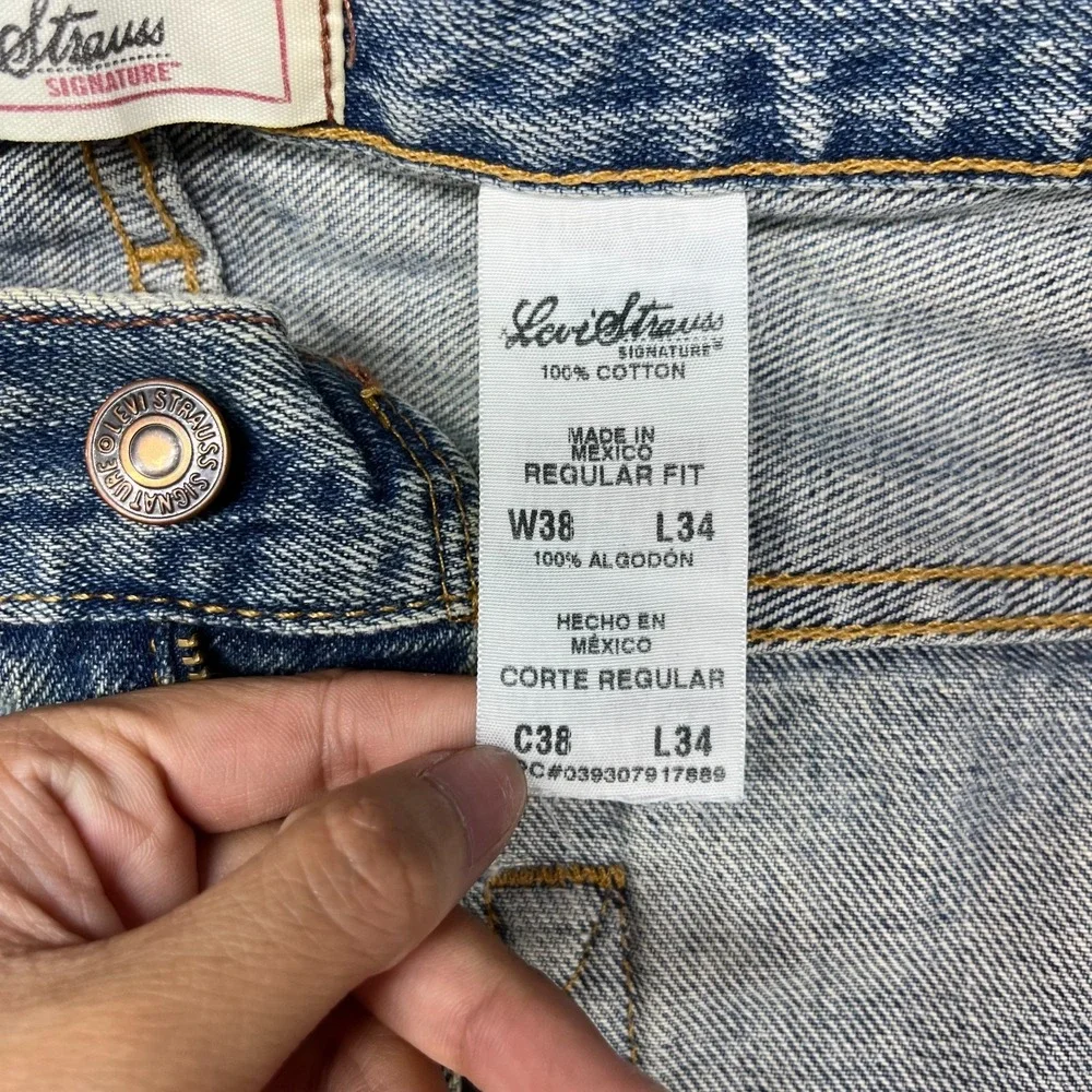 Levis signature by