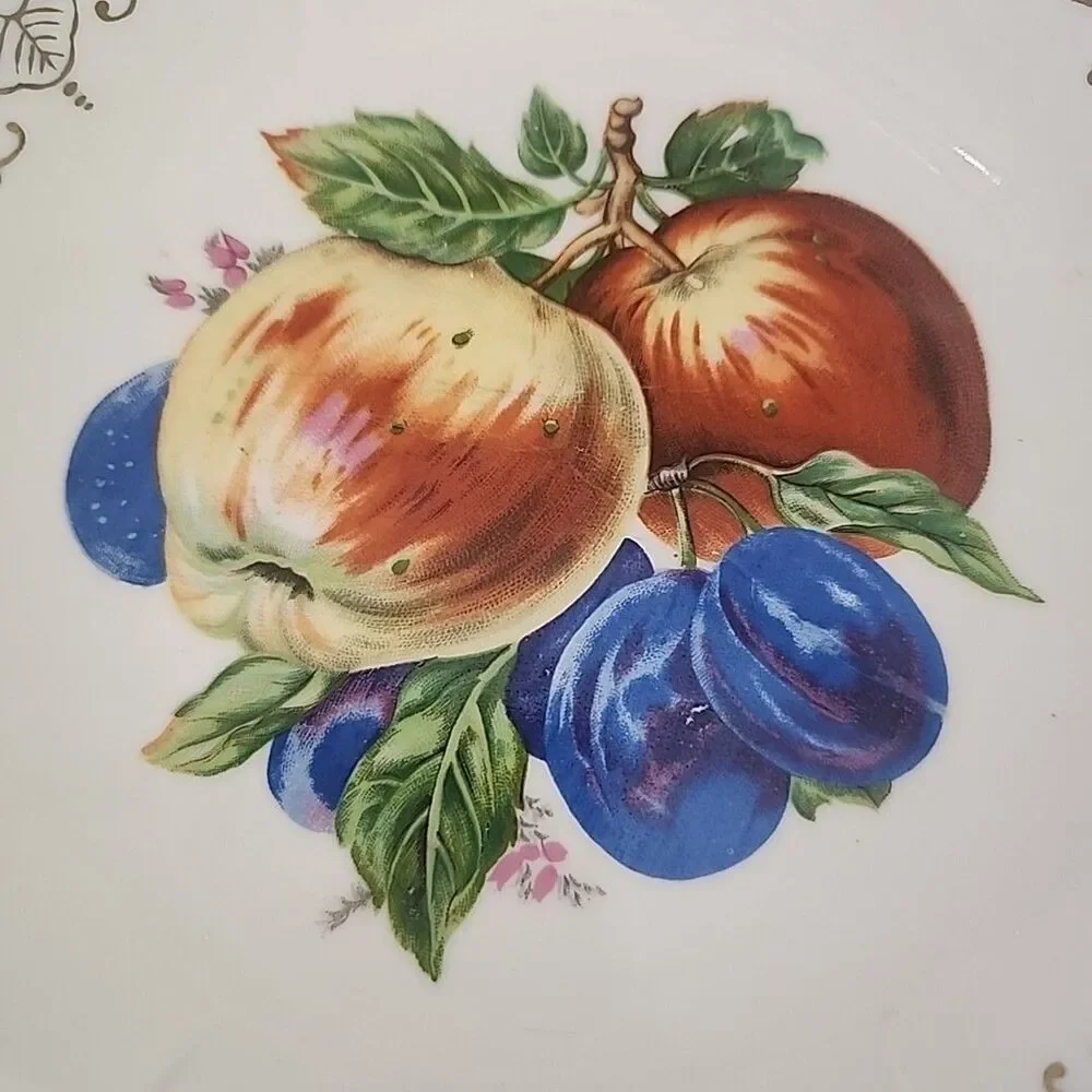 Unmarked dish fruit
