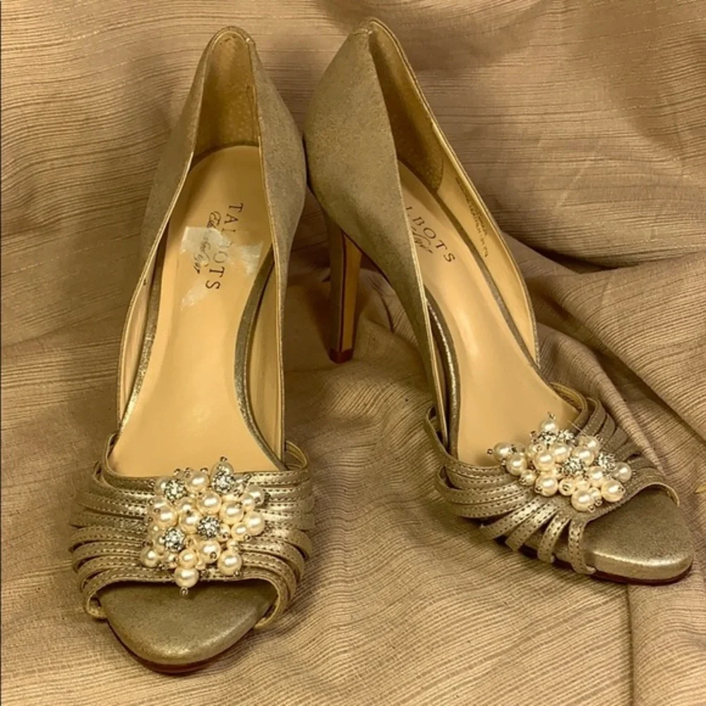 TALBOTS worn once 8.5B leather 3.5”heels 0.5”platf
