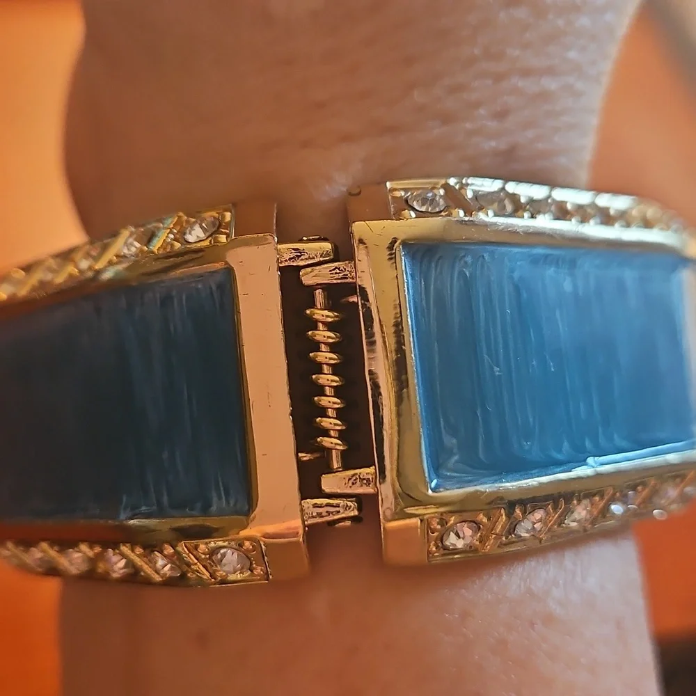 None wide cuff