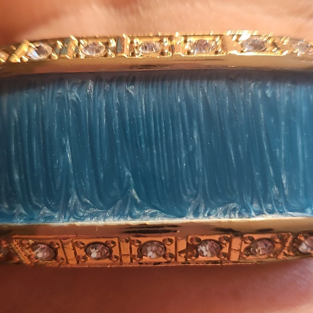 None wide cuff