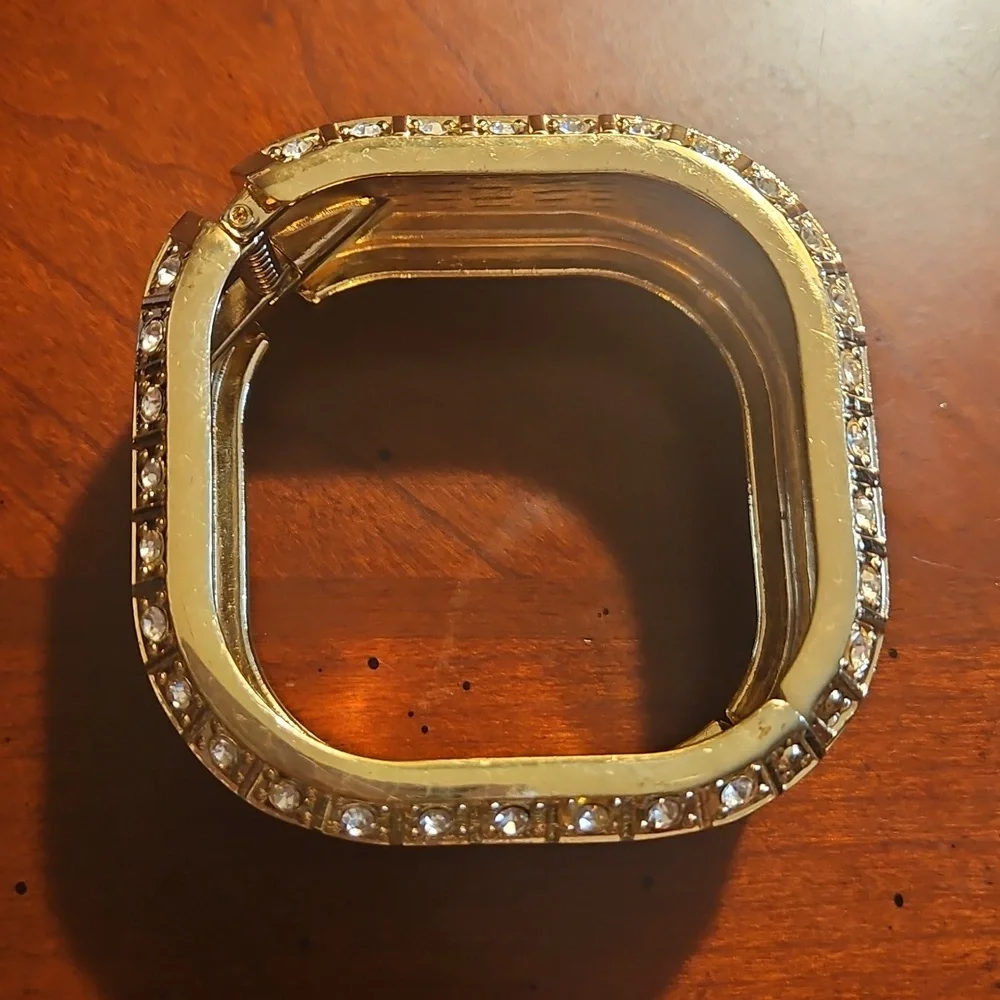 None wide cuff