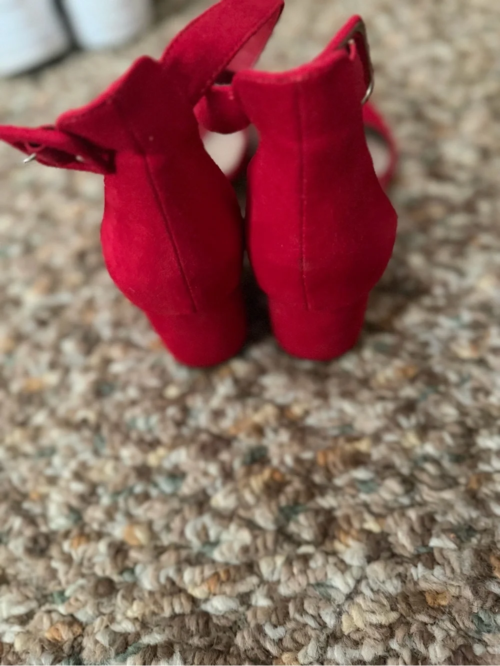 Dream Pairs vibrant red