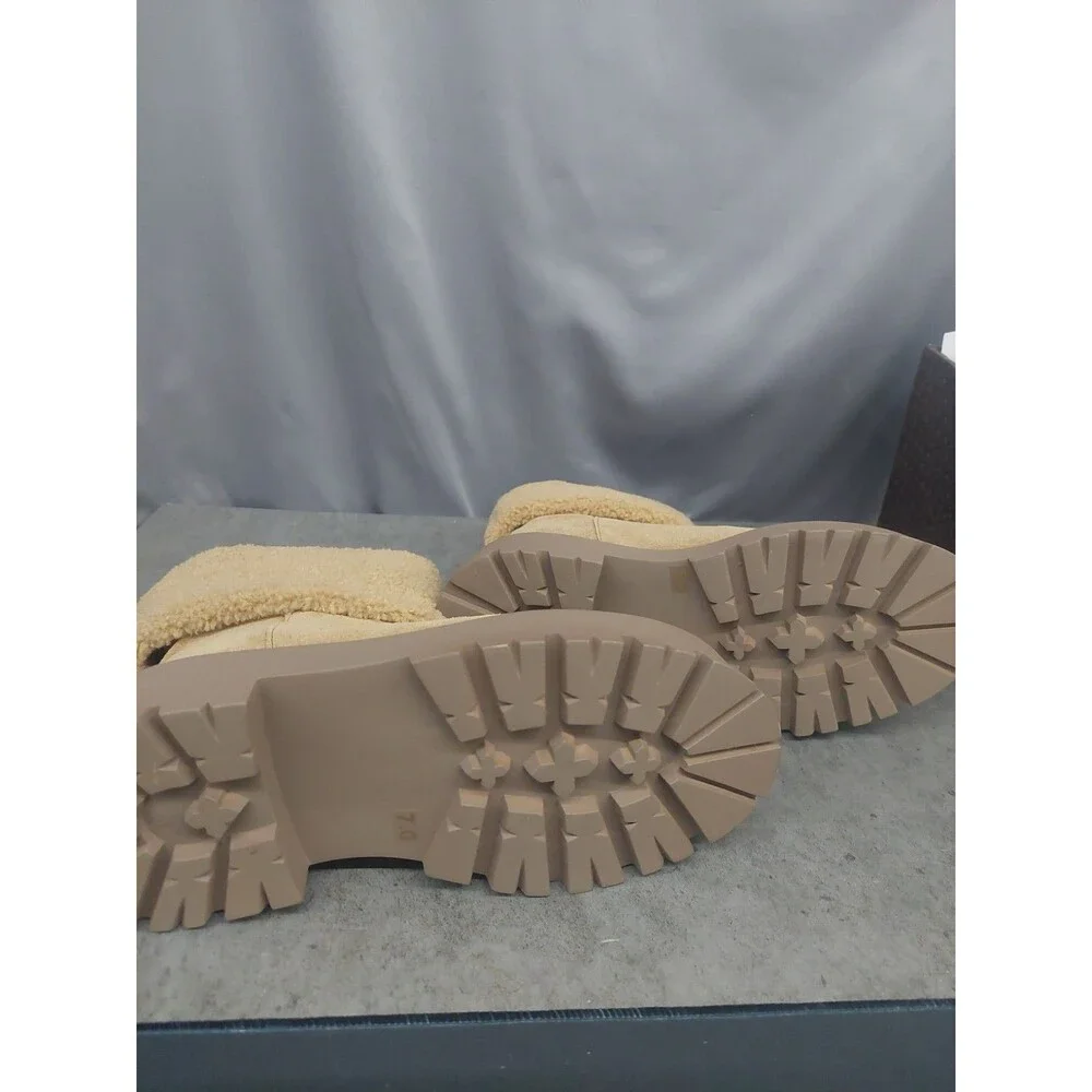 Steve Madden nice suede