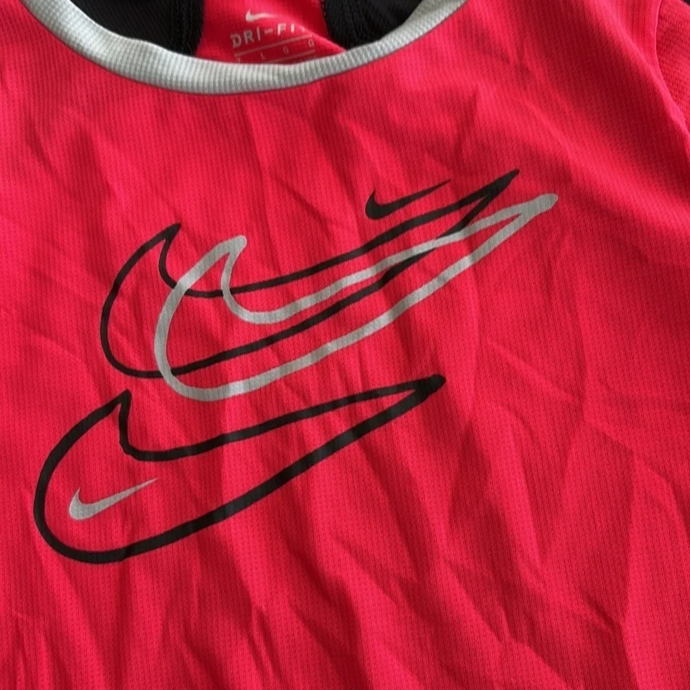 Nike nwt vibrant