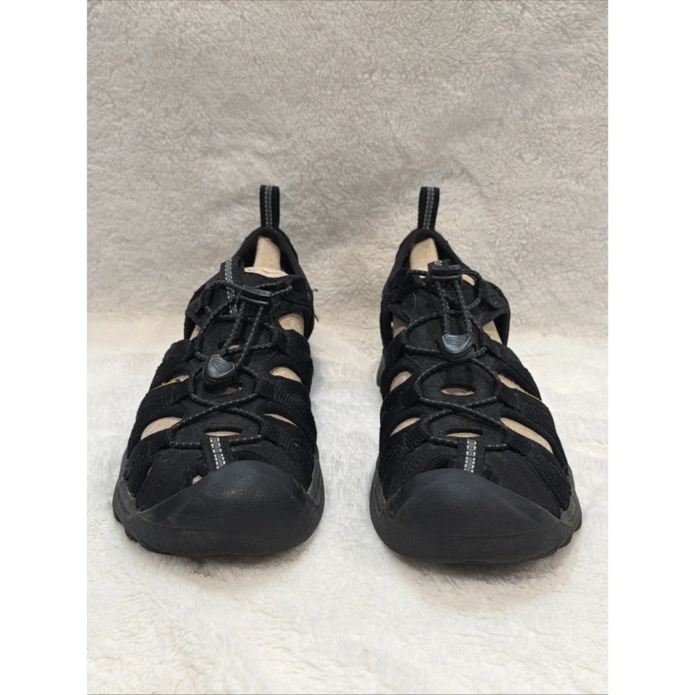 Keen women whisper