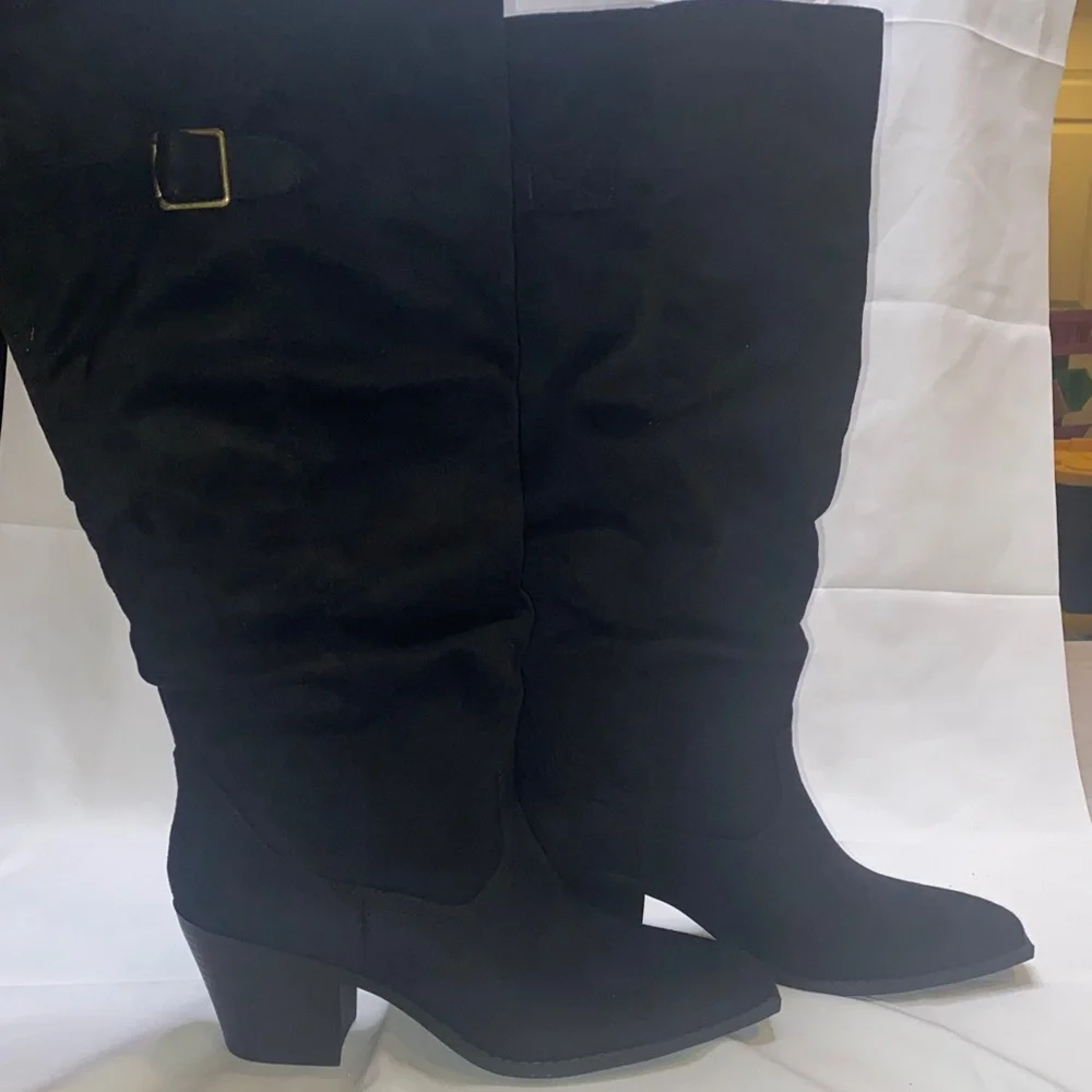 Journee Collection step out