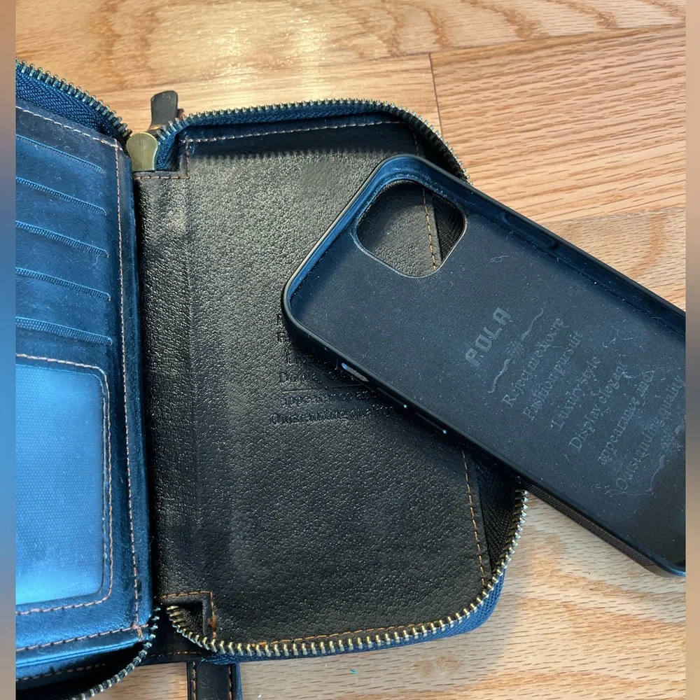 POL compact leather