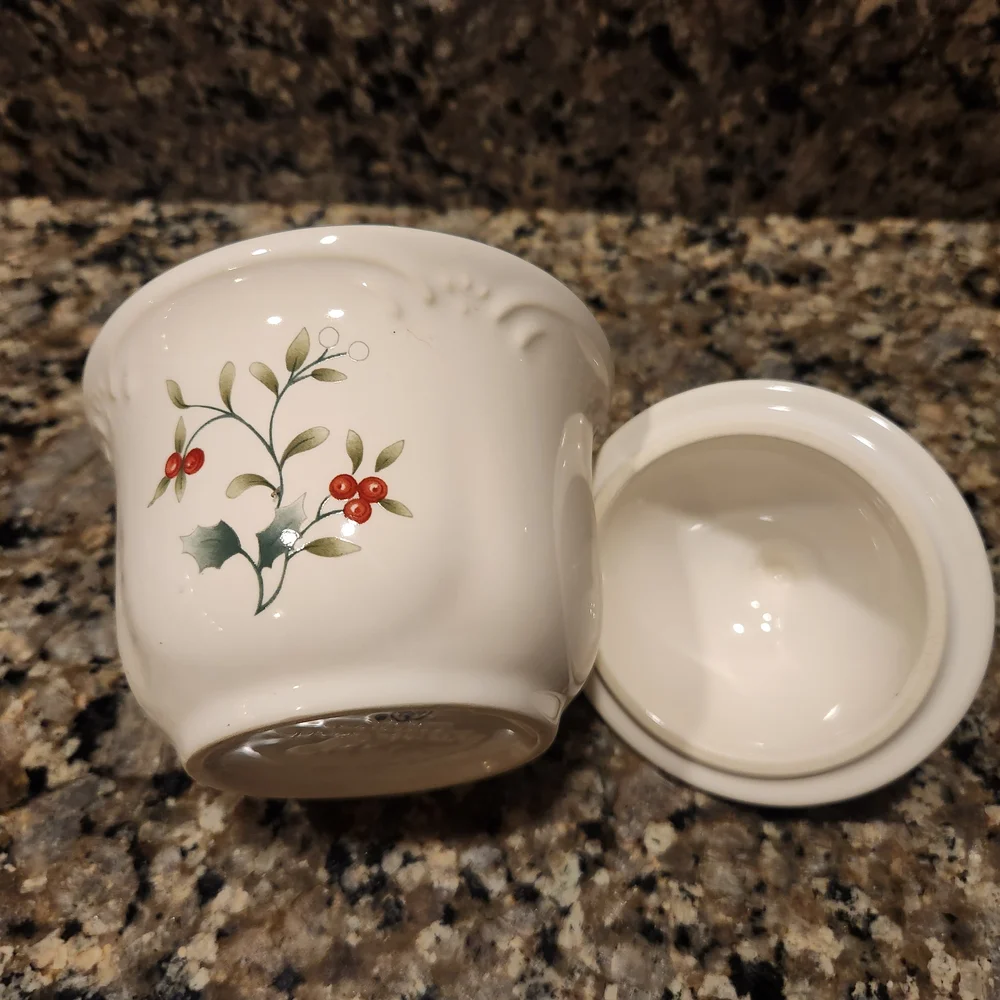 Pfaltzgraff winterberry stoneware