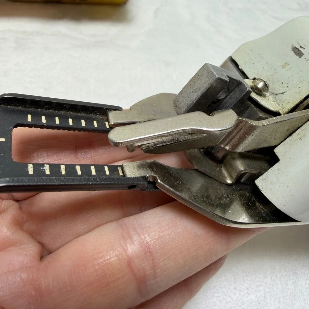 Singer‎ Automatic Buttonholing Attachment 161829 Touch & Sew Zig-Zag Vintage Set