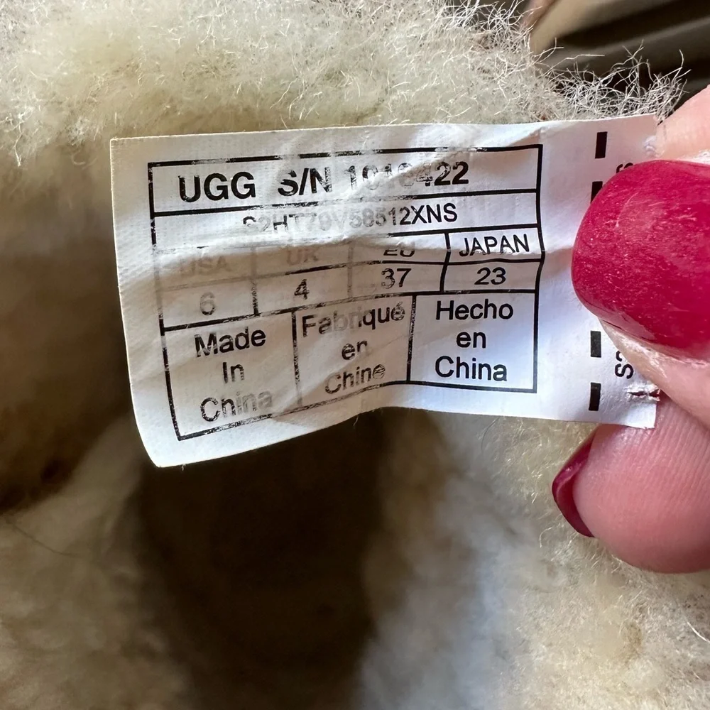 UGG Mini Bailey Button II Chestnut Sheepskin Boots Women’s 6