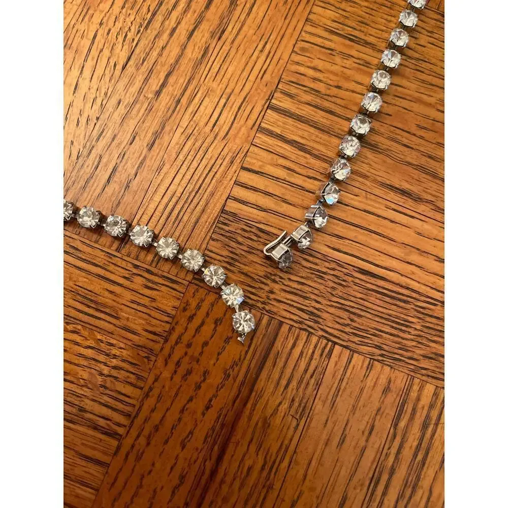 No brand clasp broke
