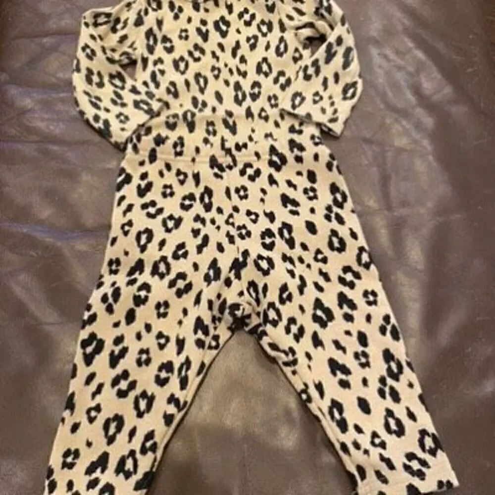 ✅Carter’s matching cheetah print outfit