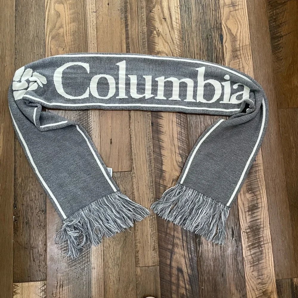 NEW Columbia thick winter scarf.