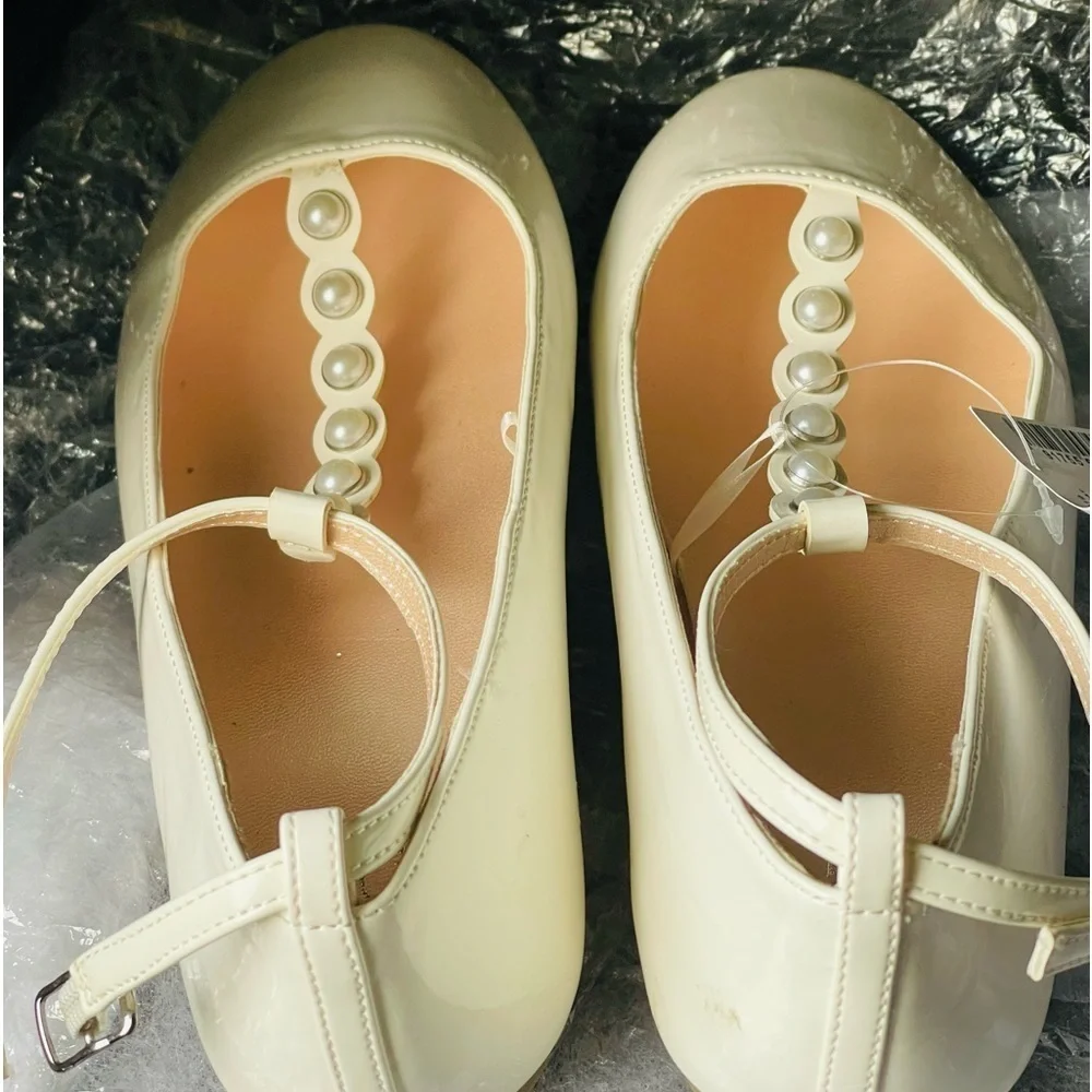 Children’s place white shoes with breaded faux pearl t-strap