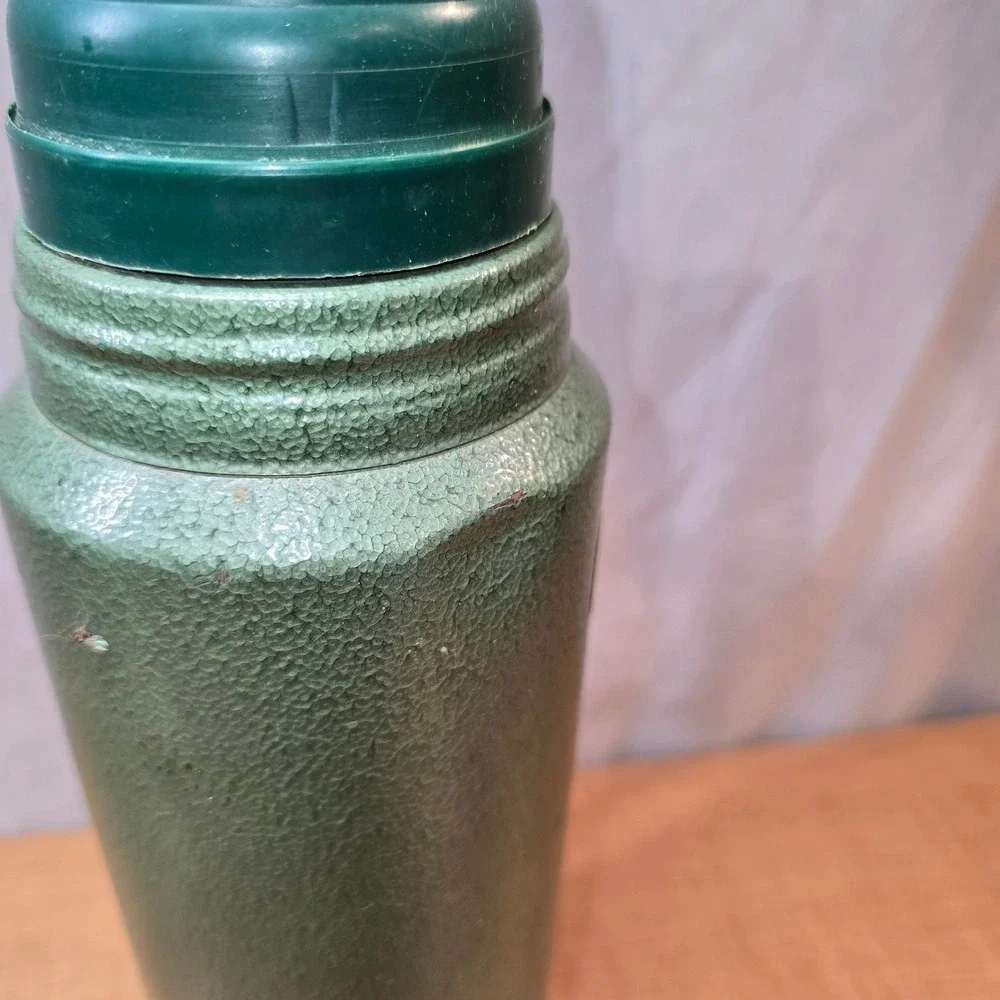 Stanley Classic 32oz Thermos Hammertone Green Built for Life! Works‎ great!