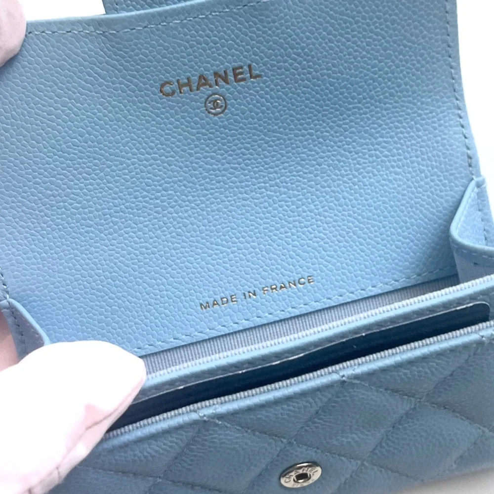 CHANEL chic flap