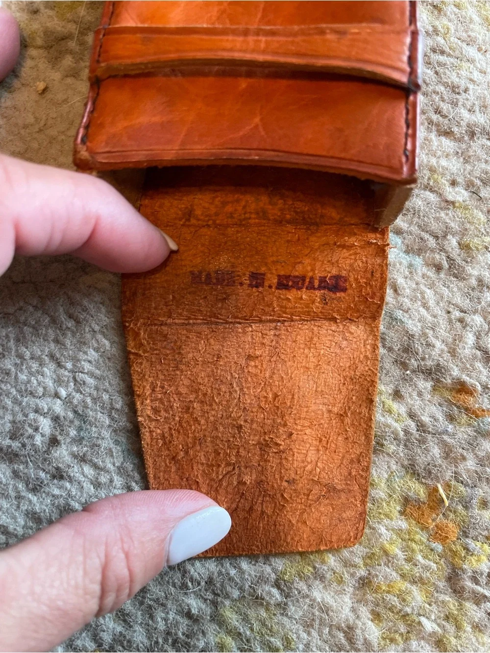 Handmade compact leather