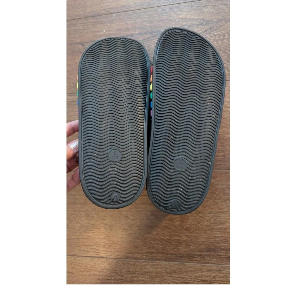 Unbranded black slide