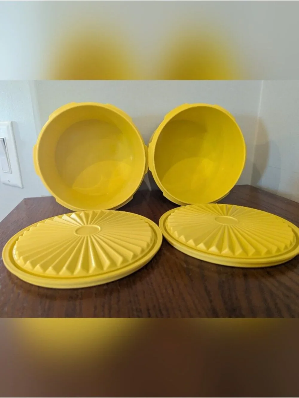 Tupperware vintage daffodil